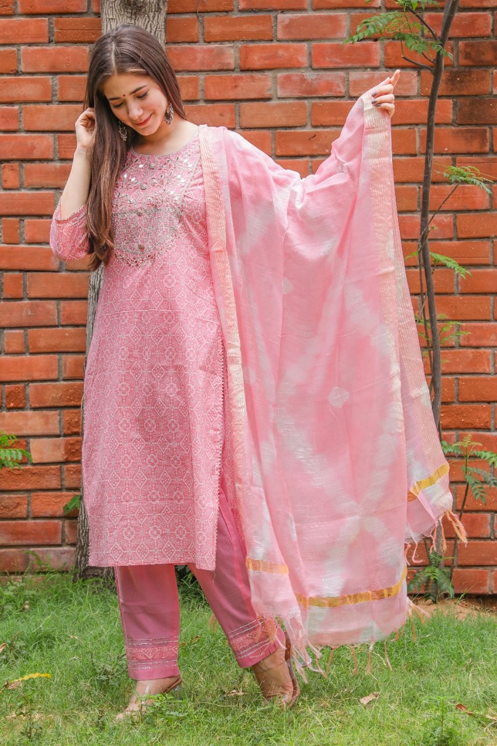 Women Pink Ethnic Motifs Printed Thread Work Pure Cotton Kurta with Tr –  Rangdeep